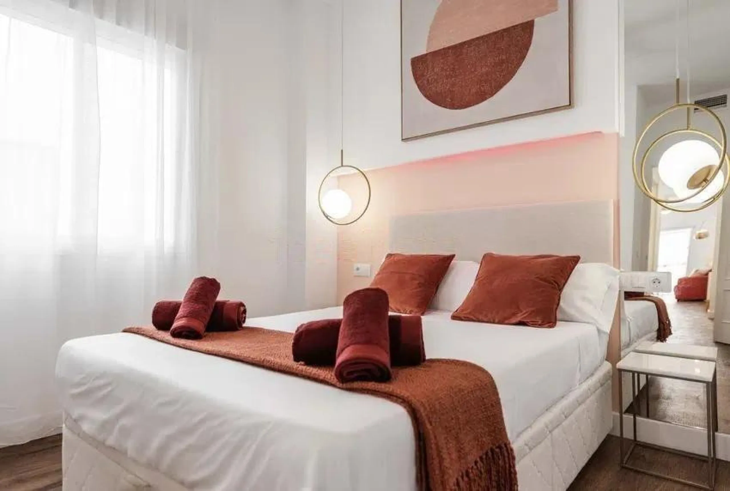 This exclusive one-bedroom apartment, located in the center of Málaga, has been fully renovated with top-quality finishes.
