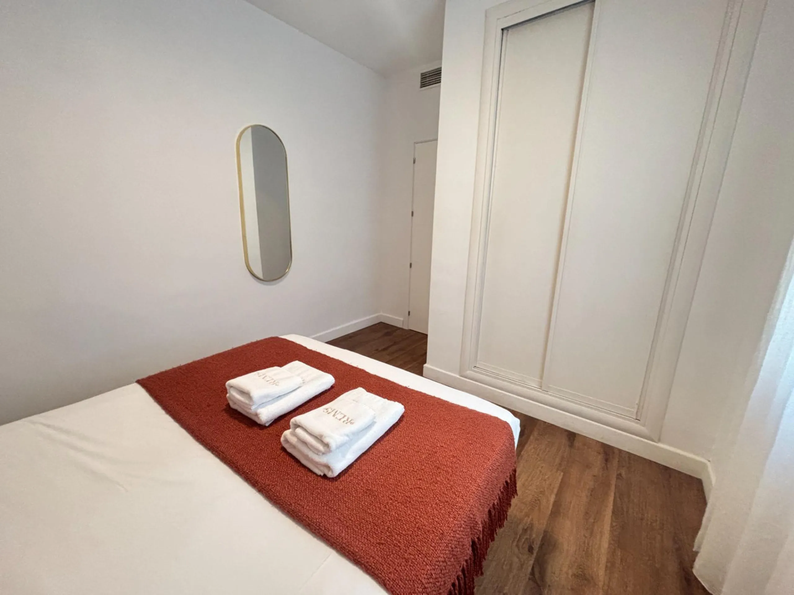 This exclusive one-bedroom apartment, located in the center of Málaga, has been fully renovated with top-quality finishes.