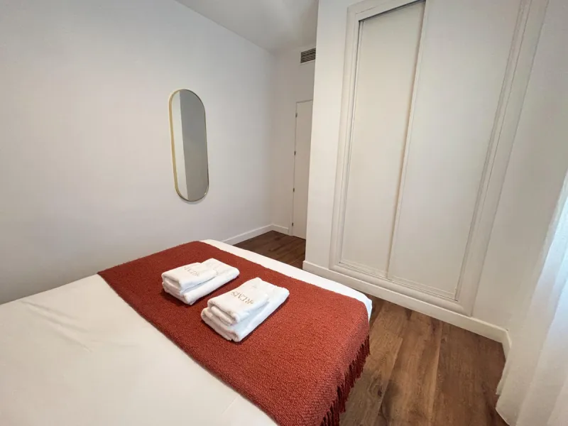 This exclusive one-bedroom apartment, located in the center of Málaga, has been fully renovated with top-quality finishes.