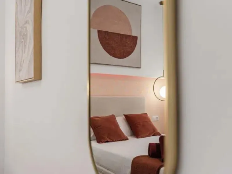 This exclusive one-bedroom apartment, located in the center of Málaga, has been fully renovated with top-quality finishes.