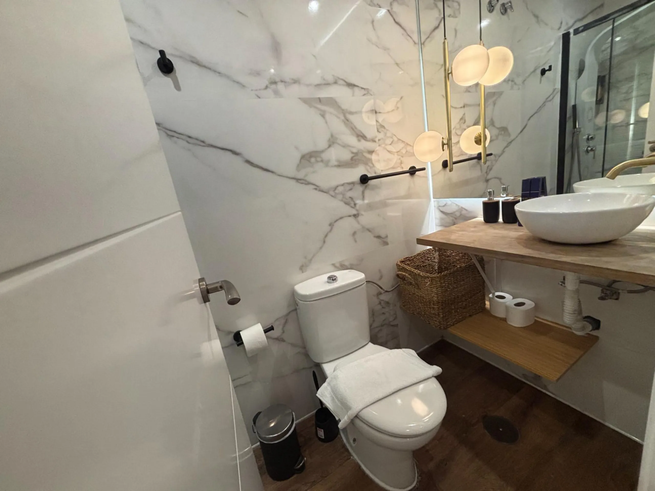 This exclusive one-bedroom apartment, located in the center of Málaga, has been fully renovated with top-quality finishes.
