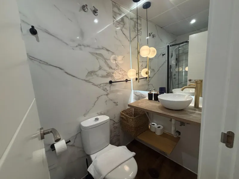 This exclusive one-bedroom apartment, located in the center of Málaga, has been fully renovated with top-quality finishes.