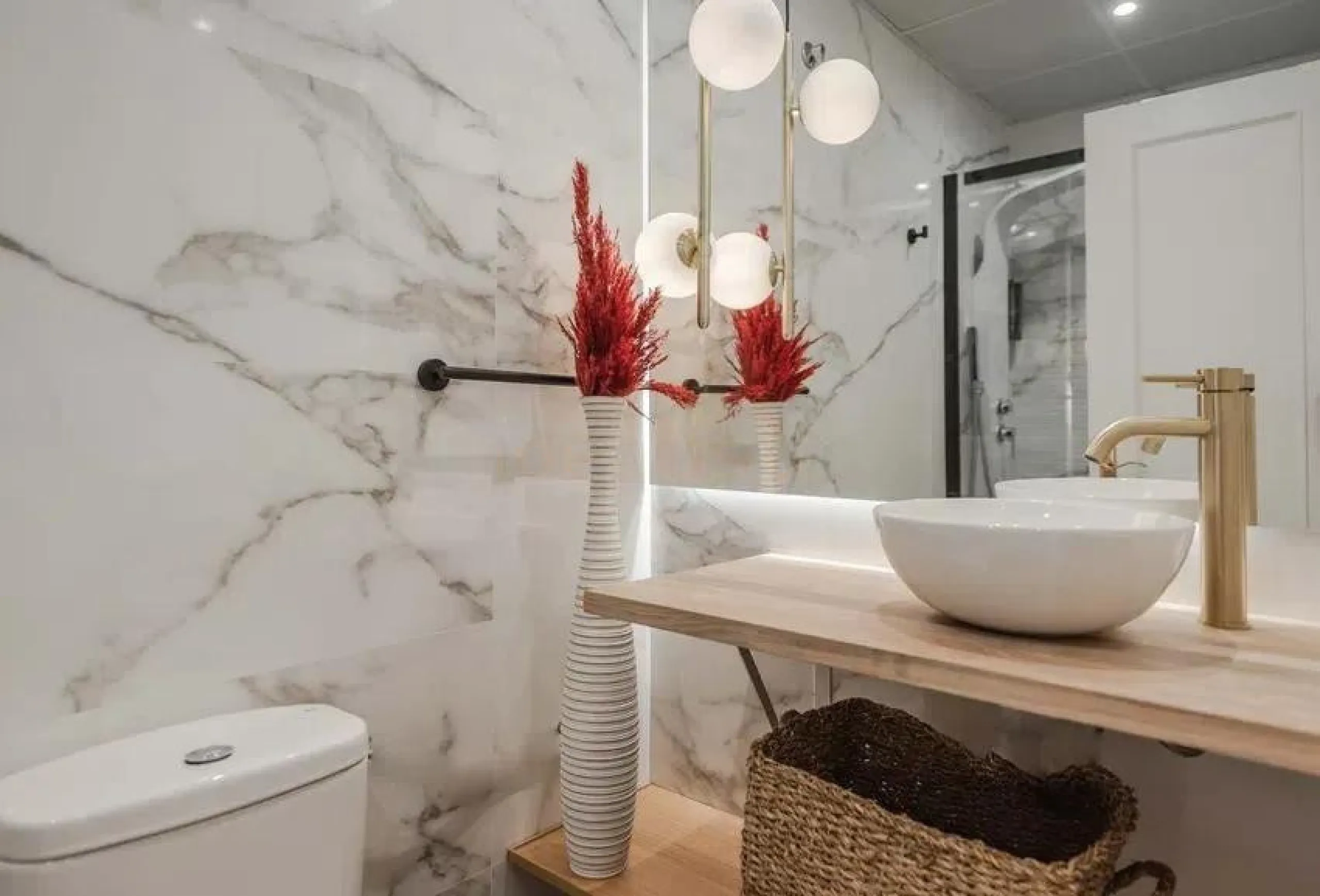 This exclusive one-bedroom apartment, located in the center of Málaga, has been fully renovated with top-quality finishes.