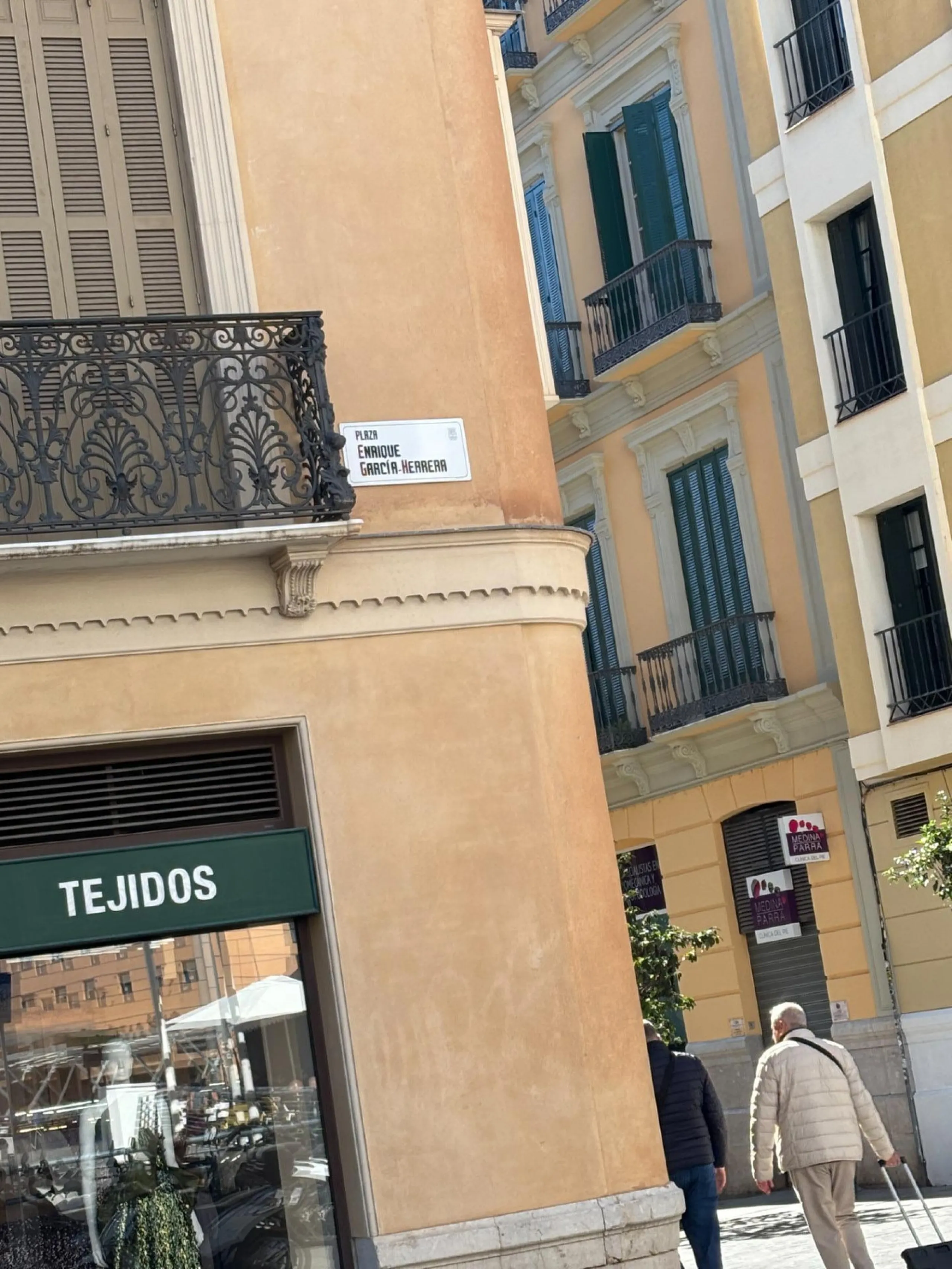 This exclusive one-bedroom apartment, located in the center of Málaga, has been fully renovated with top-quality finishes.