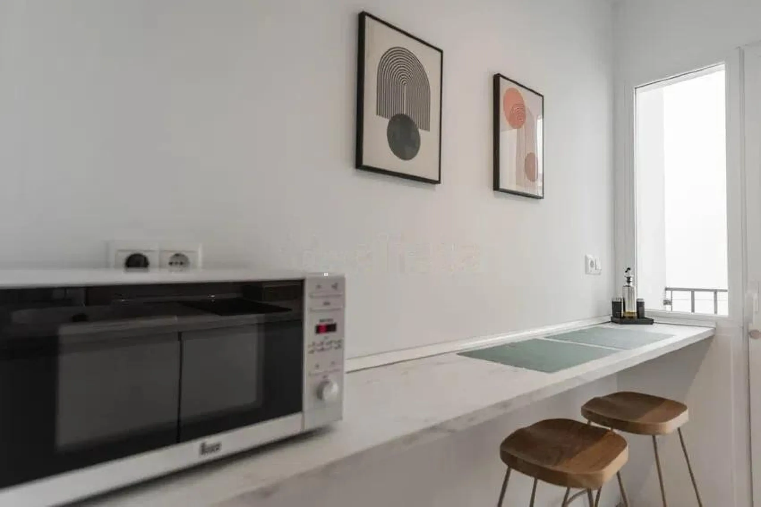 This exclusive one-bedroom apartment, located in the center of Málaga, has been fully renovated with top-quality finishes.