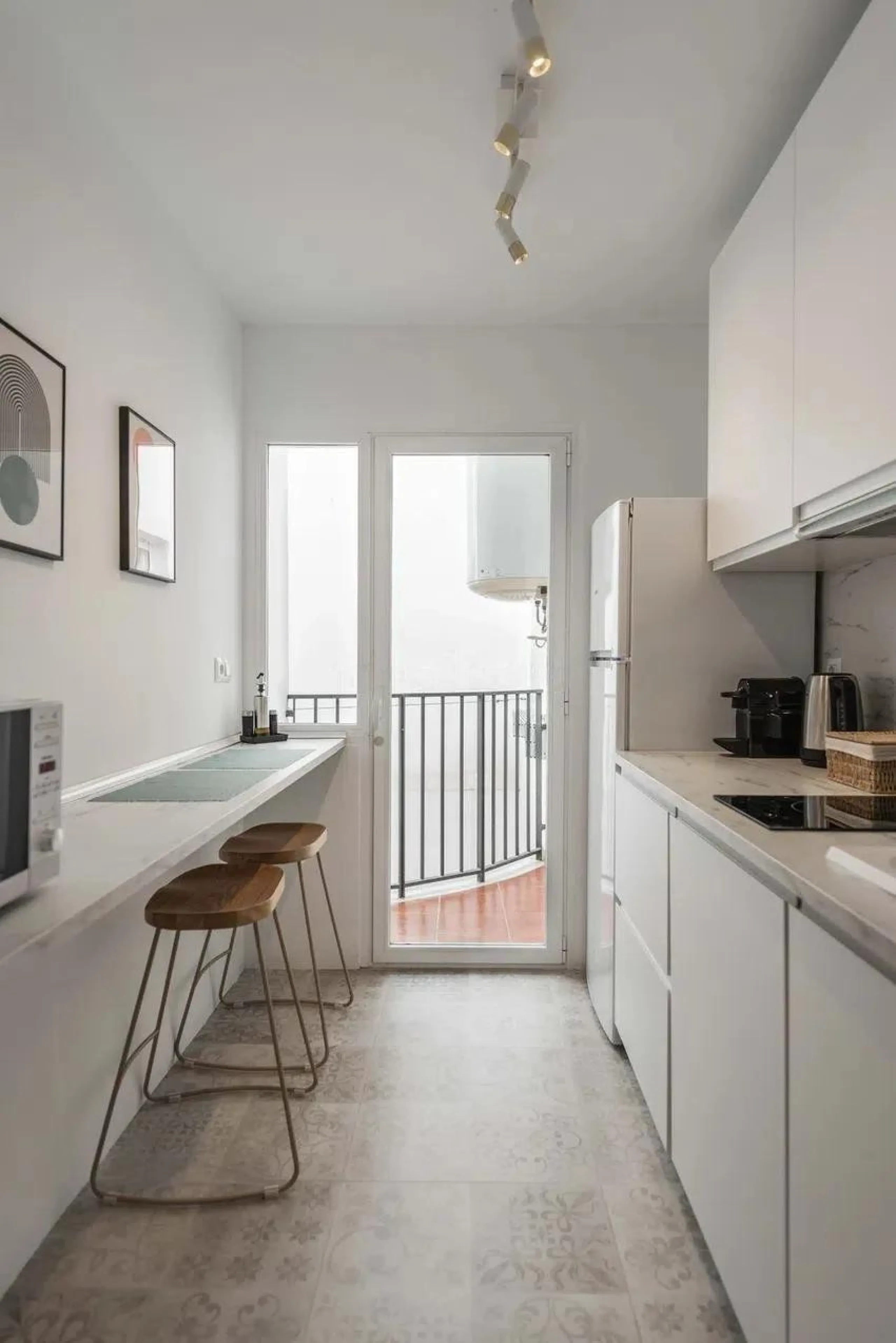 This exclusive one-bedroom apartment, located in the center of Málaga, has been fully renovated with top-quality finishes.