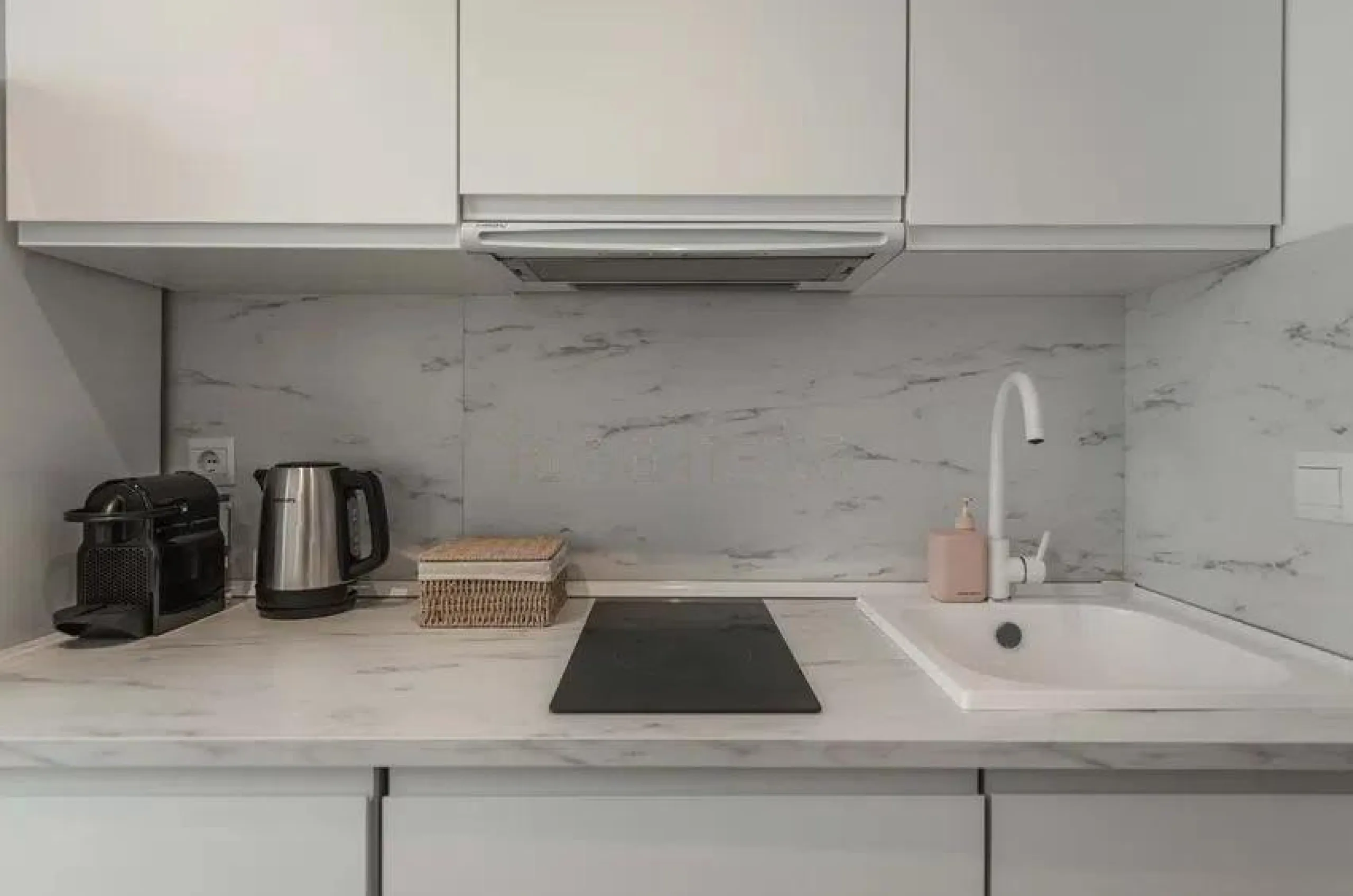 This exclusive one-bedroom apartment, located in the center of Málaga, has been fully renovated with top-quality finishes.
