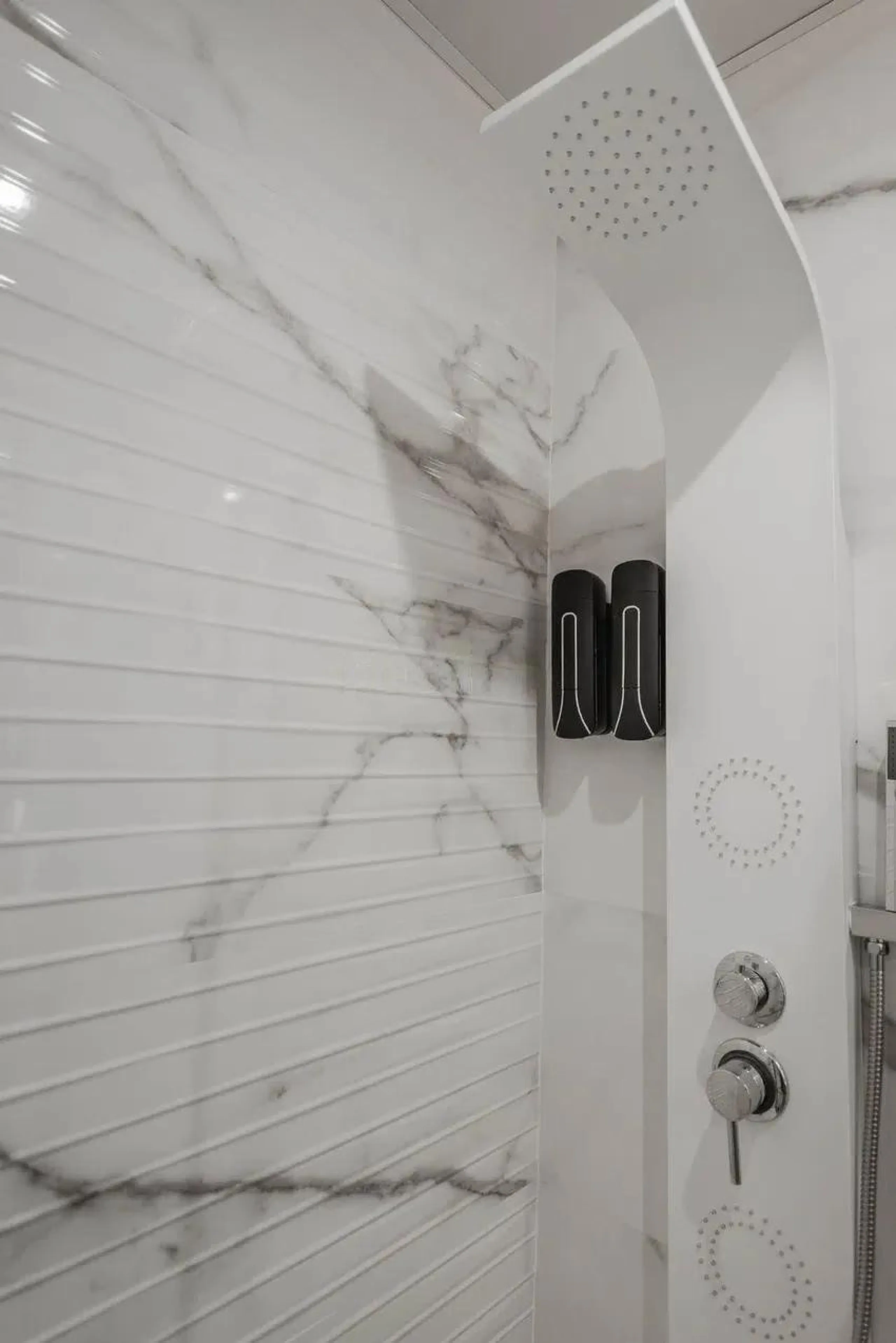 This exclusive one-bedroom apartment, located in the center of Málaga, has been fully renovated with top-quality finishes.