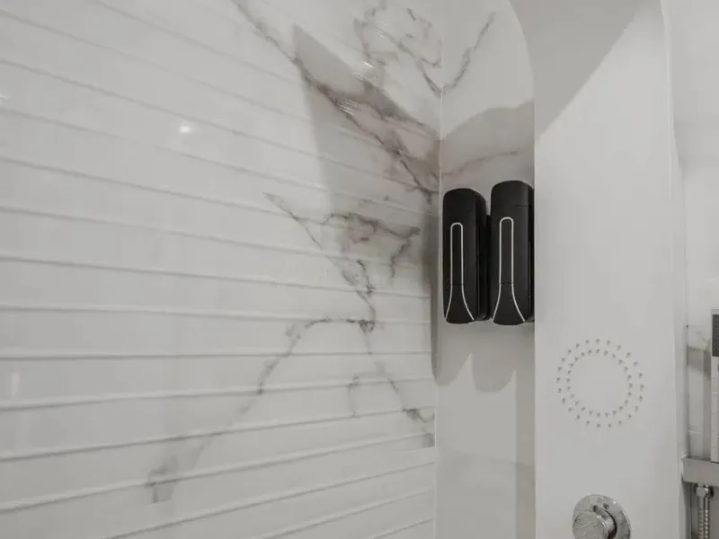 This exclusive one-bedroom apartment, located in the center of Málaga, has been fully renovated with top-quality finishes.
