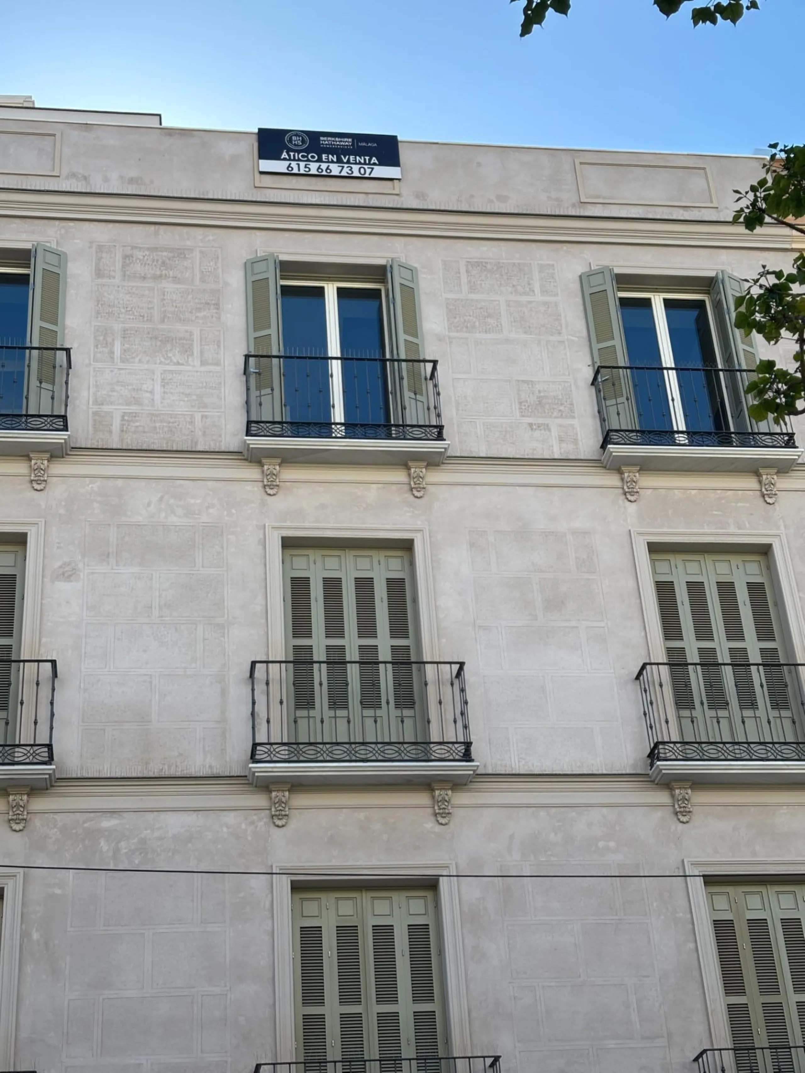 This exclusive one-bedroom apartment, located in the center of Málaga, has been fully renovated with top-quality finishes.