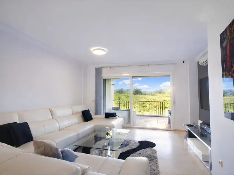 This magnificent property is located in the prestigious La Cala Hills urbanisation, in the exclusive area of Mijas Golf, one of the most sought after residential locations thanks to its natural surroundings, tranquillity and excellent connections to all a