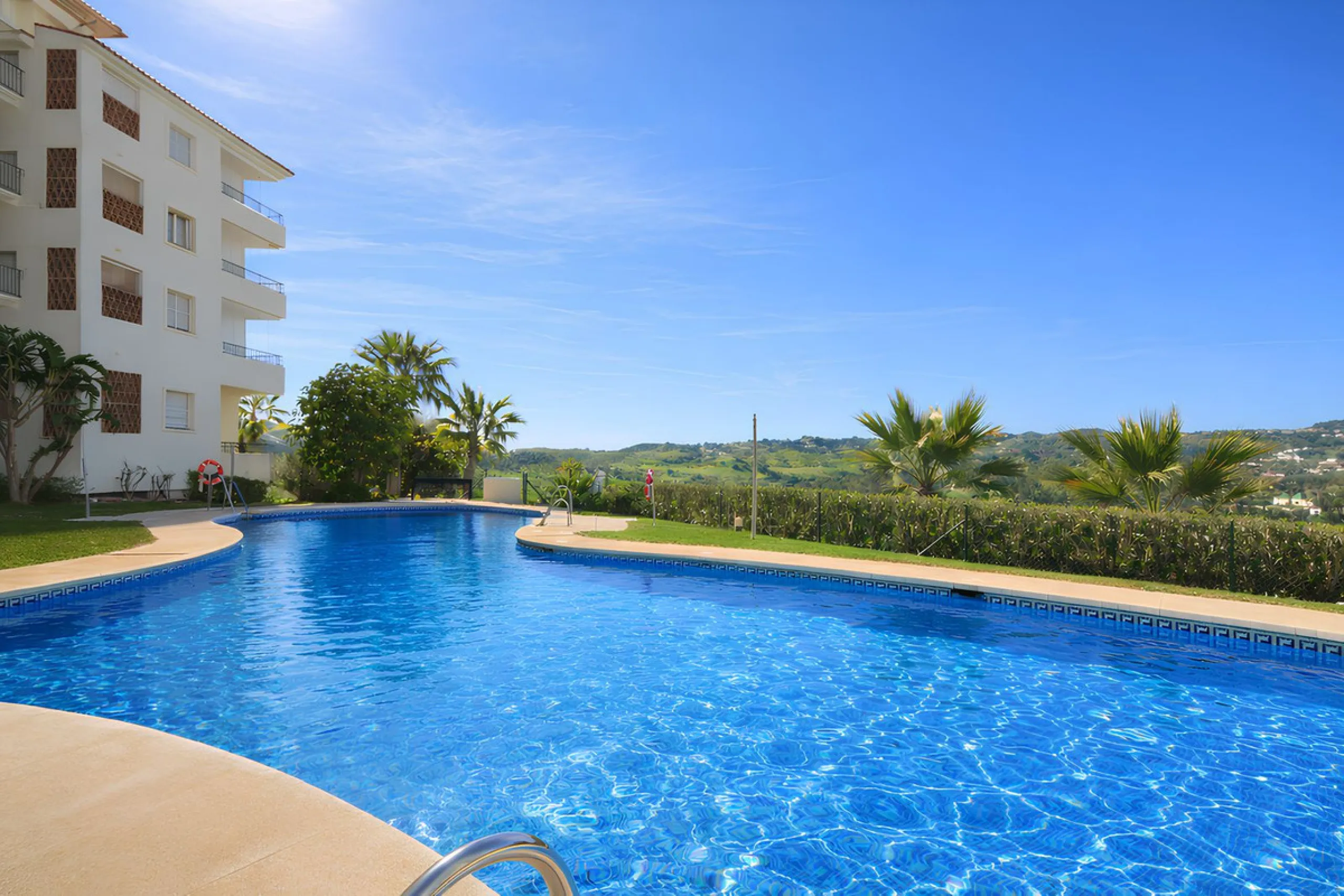 This magnificent property is located in the prestigious La Cala Hills urbanisation, in the exclusive area of Mijas Golf, one of the most sought after residential locations thanks to its natural surroundings, tranquillity and excellent connections to all a