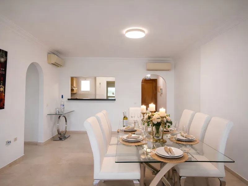 This magnificent property is located in the prestigious La Cala Hills urbanisation, in the exclusive area of Mijas Golf, one of the most sought after residential locations thanks to its natural surroundings, tranquillity and excellent connections to all a