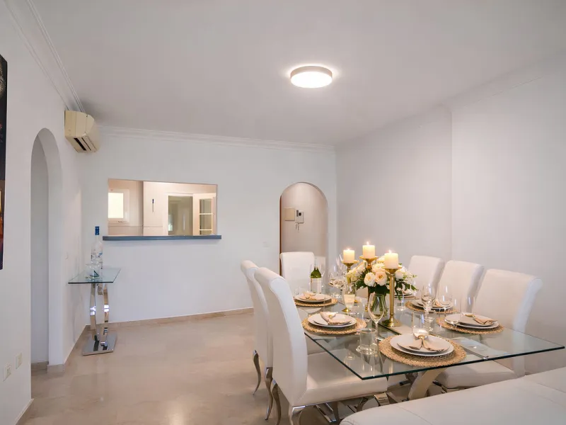 This magnificent property is located in the prestigious La Cala Hills urbanisation, in the exclusive area of Mijas Golf, one of the most sought after residential locations thanks to its natural surroundings, tranquillity and excellent connections to all a