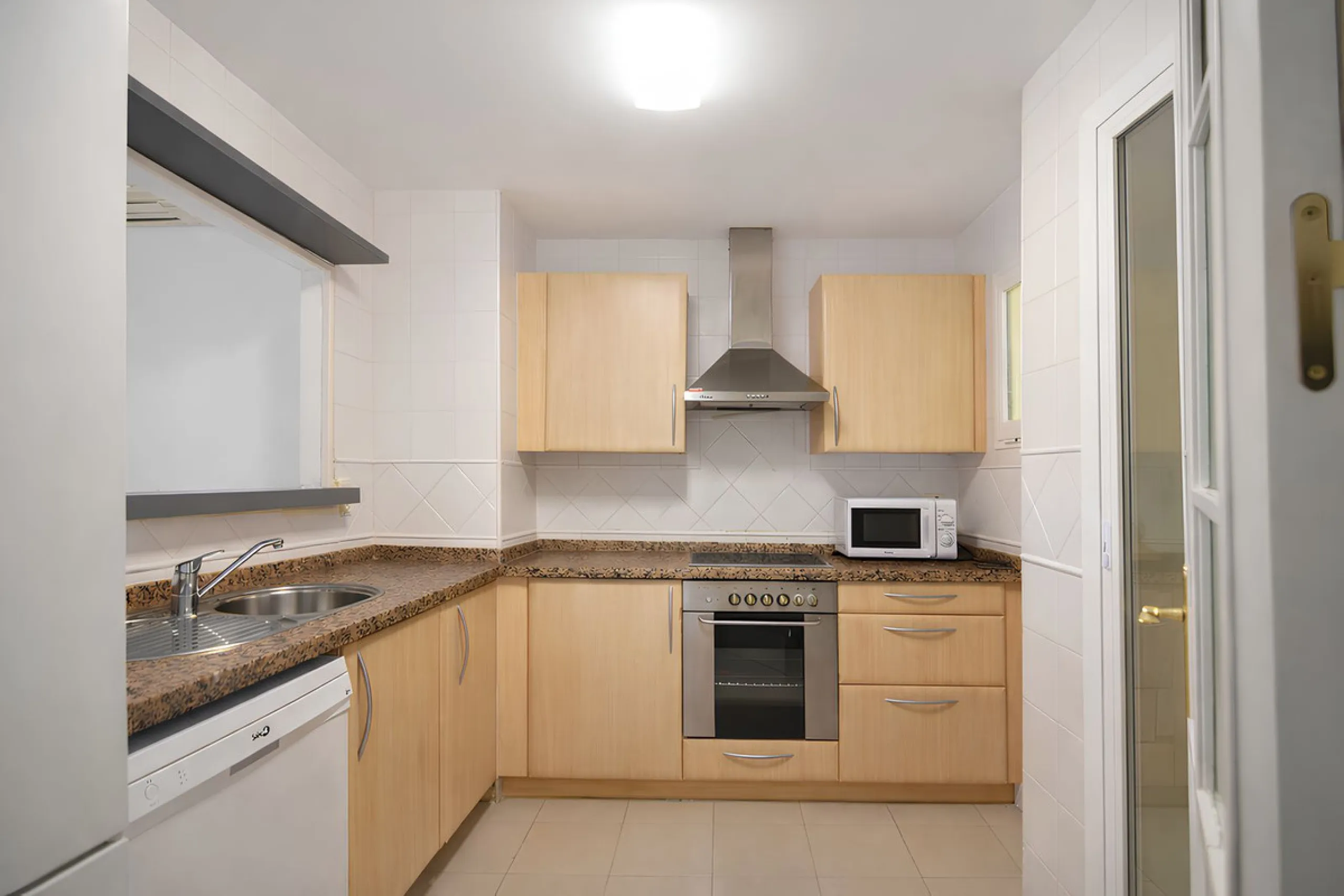 This magnificent property is located in the prestigious La Cala Hills urbanisation, in the exclusive area of Mijas Golf, one of the most sought after residential locations thanks to its natural surroundings, tranquillity and excellent connections to all a