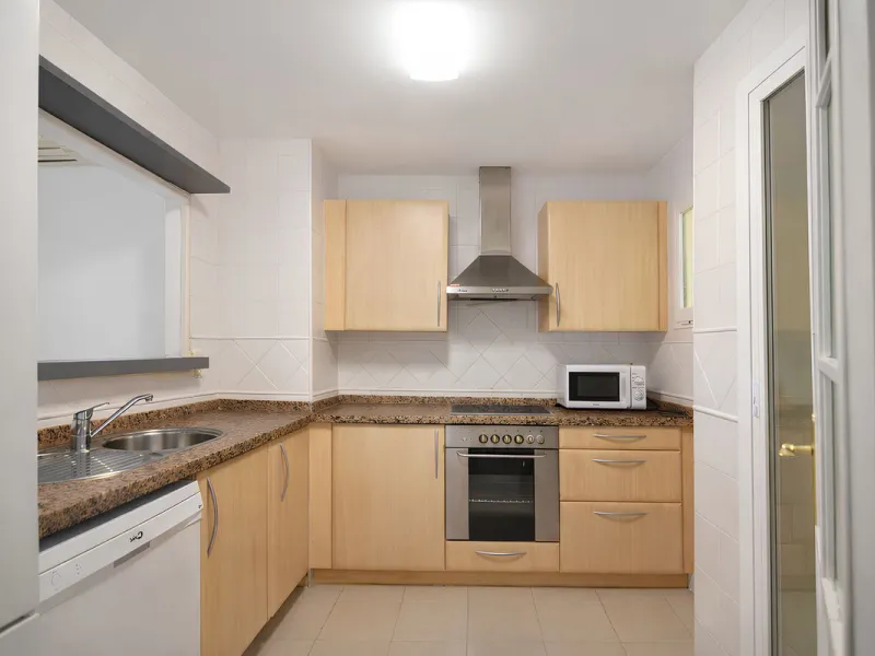 This magnificent property is located in the prestigious La Cala Hills urbanisation, in the exclusive area of Mijas Golf, one of the most sought after residential locations thanks to its natural surroundings, tranquillity and excellent connections to all a