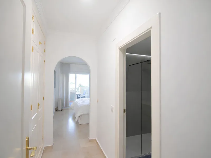 This magnificent property is located in the prestigious La Cala Hills urbanisation, in the exclusive area of Mijas Golf, one of the most sought after residential locations thanks to its natural surroundings, tranquillity and excellent connections to all a