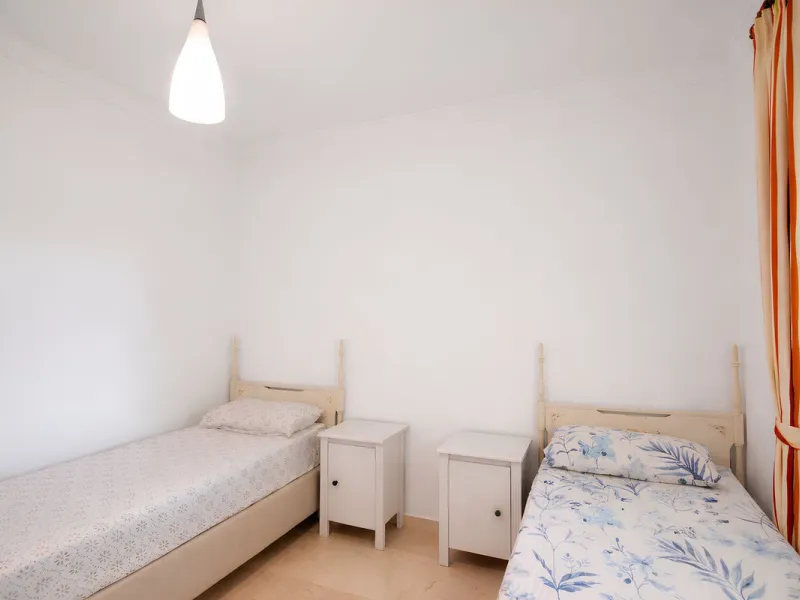 This magnificent property is located in the prestigious La Cala Hills urbanisation, in the exclusive area of Mijas Golf, one of the most sought after residential locations thanks to its natural surroundings, tranquillity and excellent connections to all a
