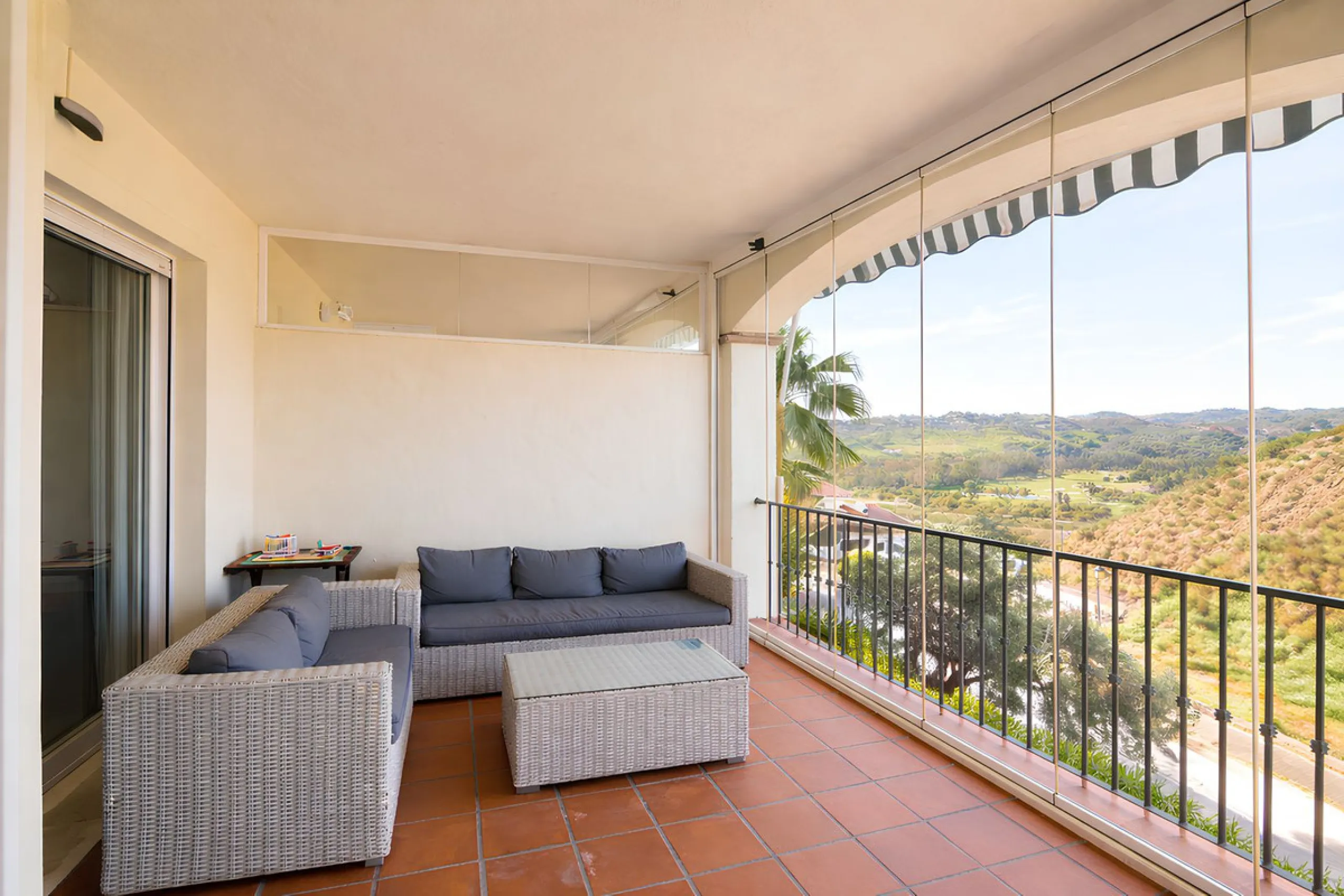 This magnificent property is located in the prestigious La Cala Hills urbanisation, in the exclusive area of Mijas Golf, one of the most sought after residential locations thanks to its natural surroundings, tranquillity and excellent connections to all a