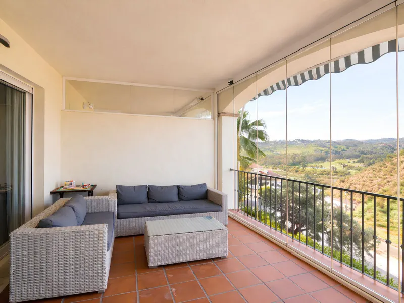 This magnificent property is located in the prestigious La Cala Hills urbanisation, in the exclusive area of Mijas Golf, one of the most sought after residential locations thanks to its natural surroundings, tranquillity and excellent connections to all a