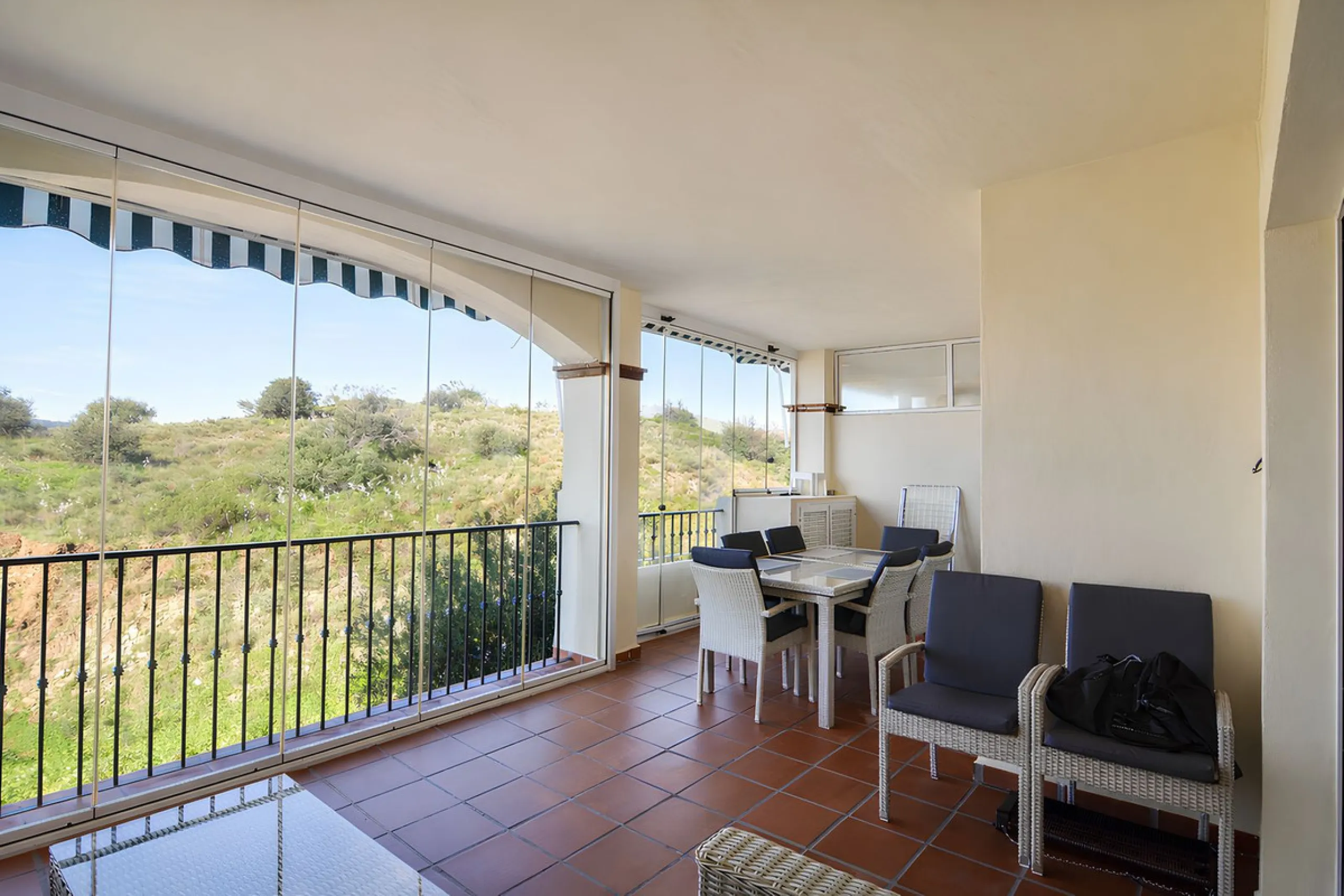 This magnificent property is located in the prestigious La Cala Hills urbanisation, in the exclusive area of Mijas Golf, one of the most sought after residential locations thanks to its natural surroundings, tranquillity and excellent connections to all a