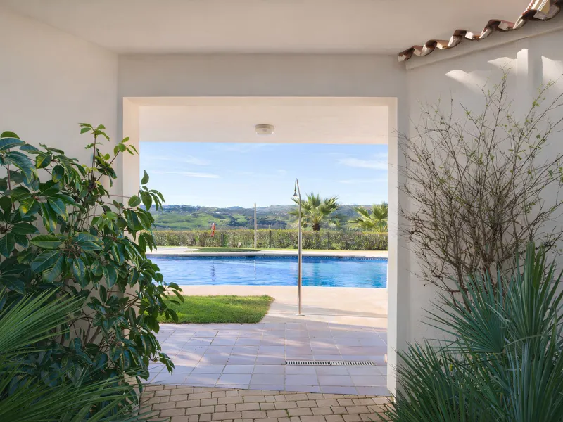 This magnificent property is located in the prestigious La Cala Hills urbanisation, in the exclusive area of Mijas Golf, one of the most sought after residential locations thanks to its natural surroundings, tranquillity and excellent connections to all a
