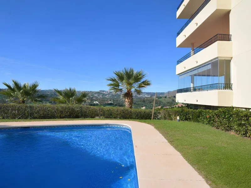 This magnificent property is located in the prestigious La Cala Hills urbanisation, in the exclusive area of Mijas Golf, one of the most sought after residential locations thanks to its natural surroundings, tranquillity and excellent connections to all a