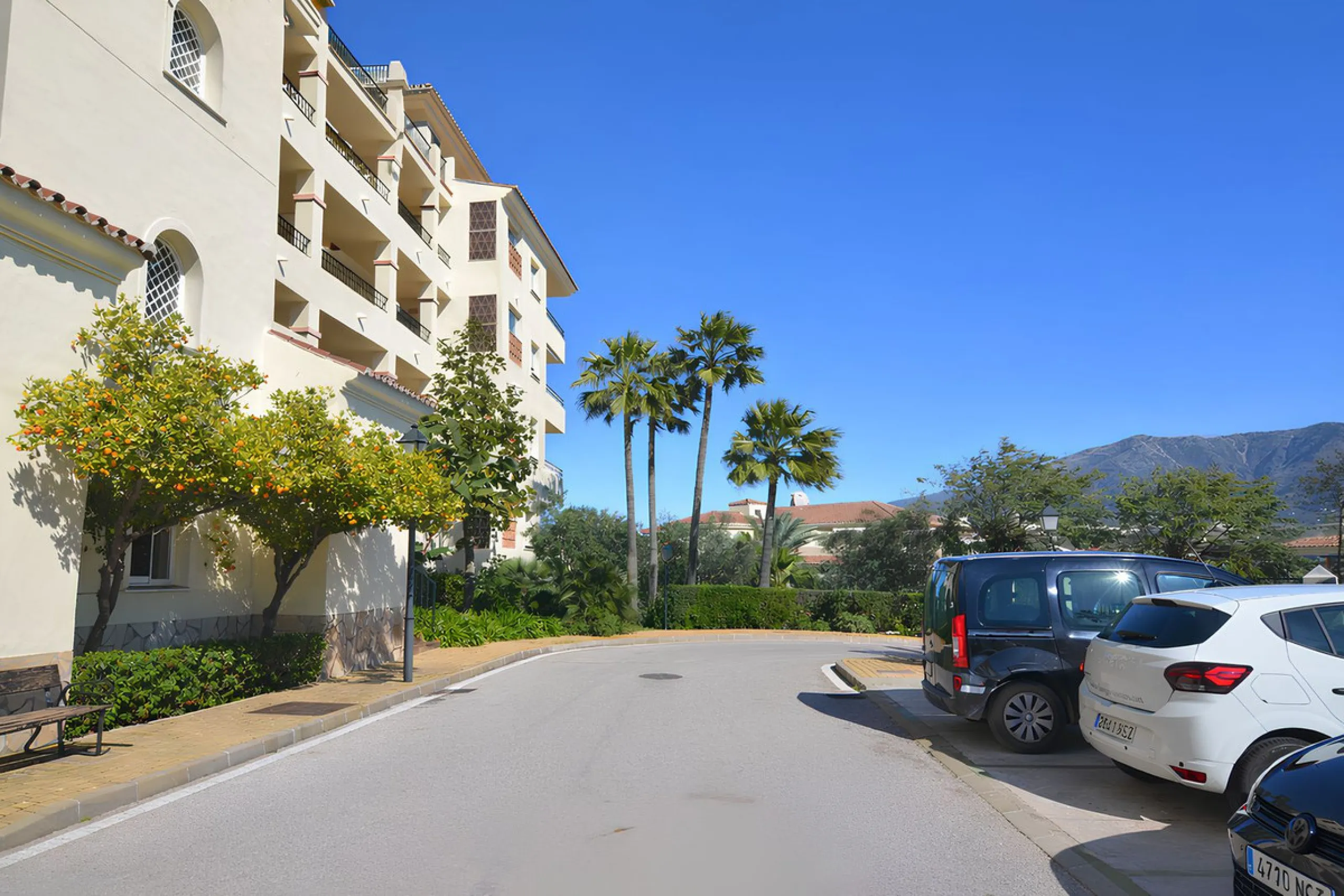 This magnificent property is located in the prestigious La Cala Hills urbanisation, in the exclusive area of Mijas Golf, one of the most sought after residential locations thanks to its natural surroundings, tranquillity and excellent connections to all a