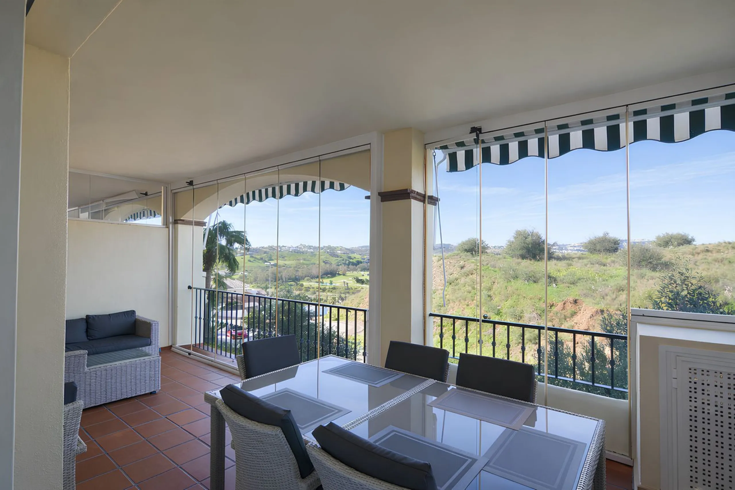 This magnificent property is located in the prestigious La Cala Hills urbanisation, in the exclusive area of Mijas Golf, one of the most sought after residential locations thanks to its natural surroundings, tranquillity and excellent connections to all a