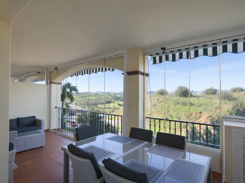 This magnificent property is located in the prestigious La Cala Hills urbanisation, in the exclusive area of Mijas Golf, one of the most sought after residential locations thanks to its natural surroundings, tranquillity and excellent connections to all a