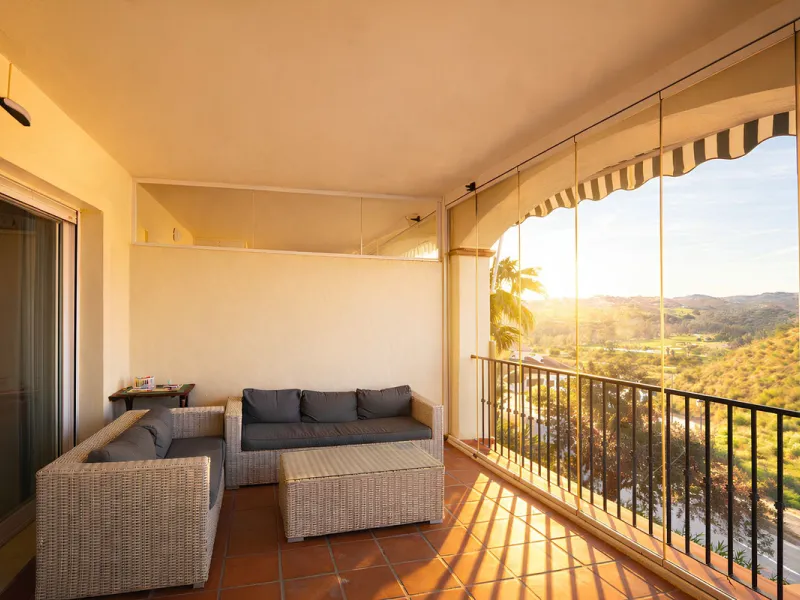 This magnificent property is located in the prestigious La Cala Hills urbanisation, in the exclusive area of Mijas Golf, one of the most sought after residential locations thanks to its natural surroundings, tranquillity and excellent connections to all a