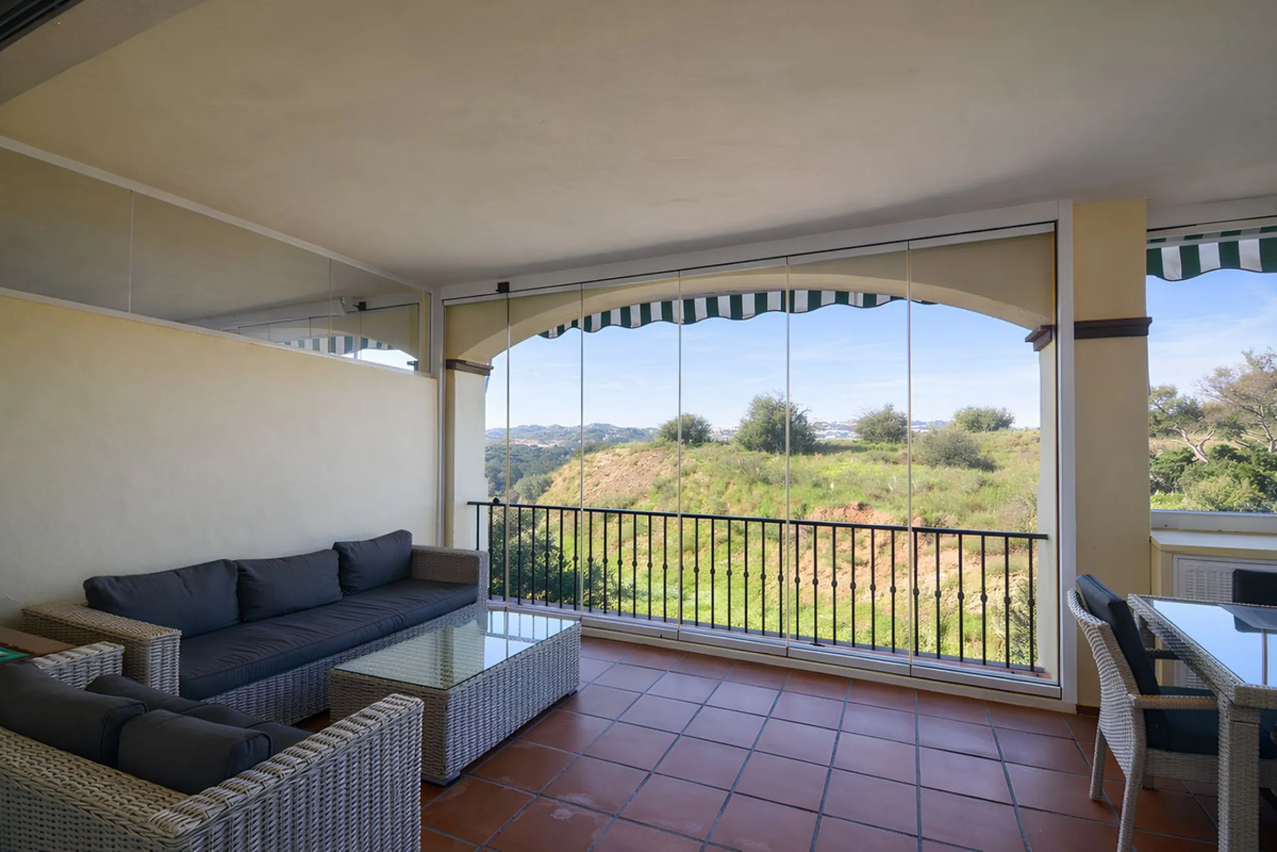 This magnificent property is located in the prestigious La Cala Hills urbanisation, in the exclusive area of Mijas Golf, one of the most sought after residential locations thanks to its natural surroundings, tranquillity and excellent connections to all a