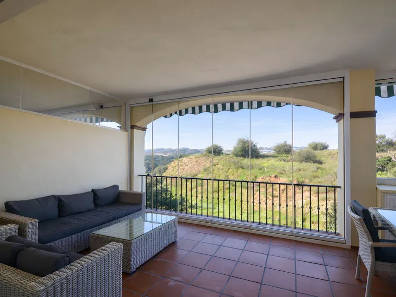 This magnificent property is located in the prestigious La Cala Hills urbanisation, in the exclusive area of Mijas Golf, one of the most sought after residential locations thanks to its natural surroundings, tranquillity and excellent connections to all a