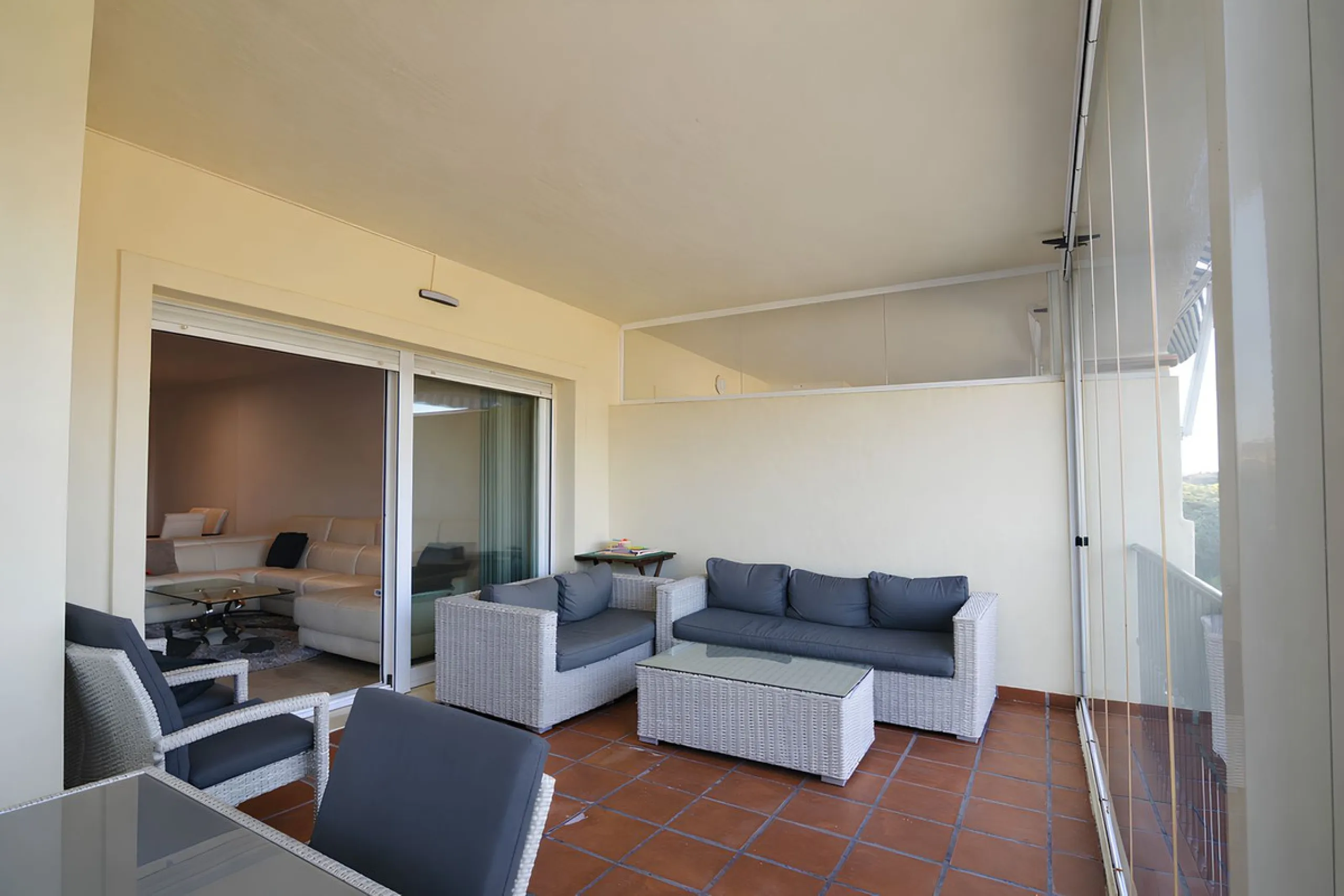 This magnificent property is located in the prestigious La Cala Hills urbanisation, in the exclusive area of Mijas Golf, one of the most sought after residential locations thanks to its natural surroundings, tranquillity and excellent connections to all a