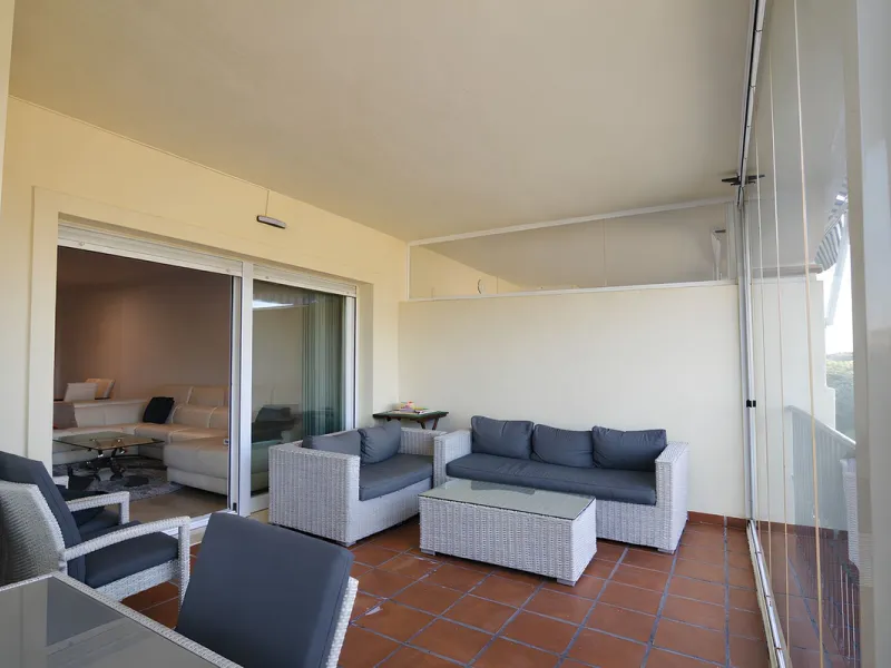 This magnificent property is located in the prestigious La Cala Hills urbanisation, in the exclusive area of Mijas Golf, one of the most sought after residential locations thanks to its natural surroundings, tranquillity and excellent connections to all a