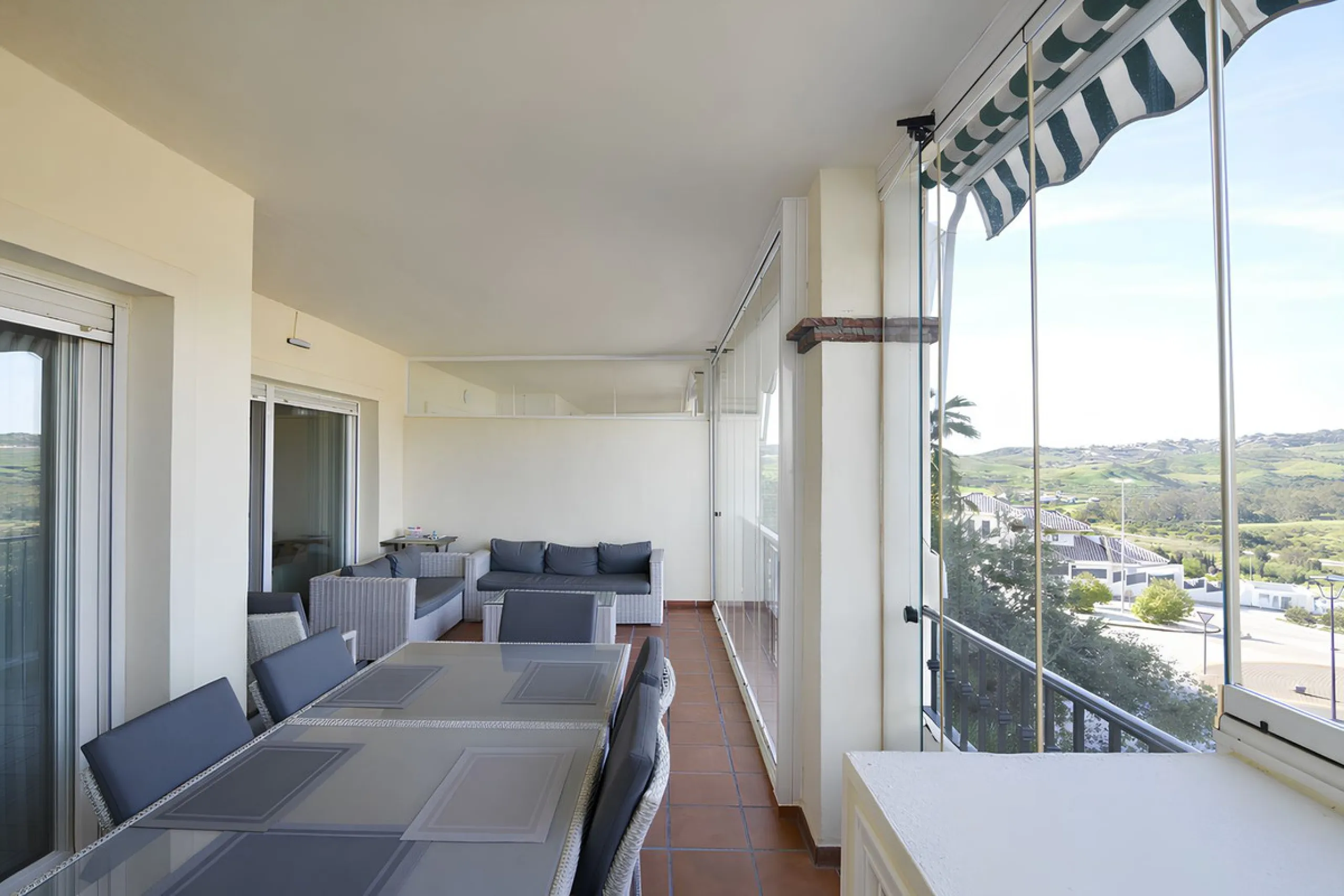 This magnificent property is located in the prestigious La Cala Hills urbanisation, in the exclusive area of Mijas Golf, one of the most sought after residential locations thanks to its natural surroundings, tranquillity and excellent connections to all a