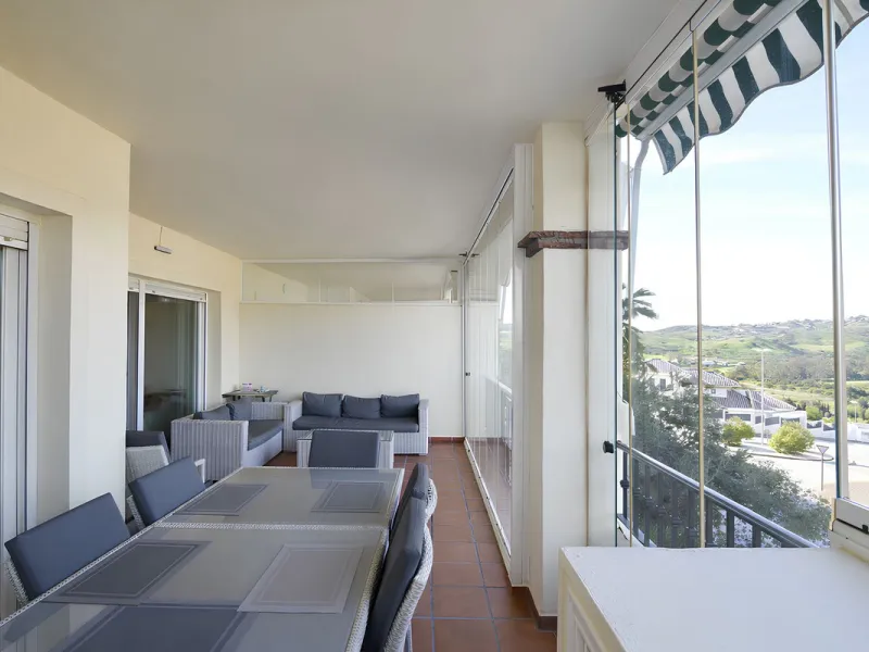This magnificent property is located in the prestigious La Cala Hills urbanisation, in the exclusive area of Mijas Golf, one of the most sought after residential locations thanks to its natural surroundings, tranquillity and excellent connections to all a