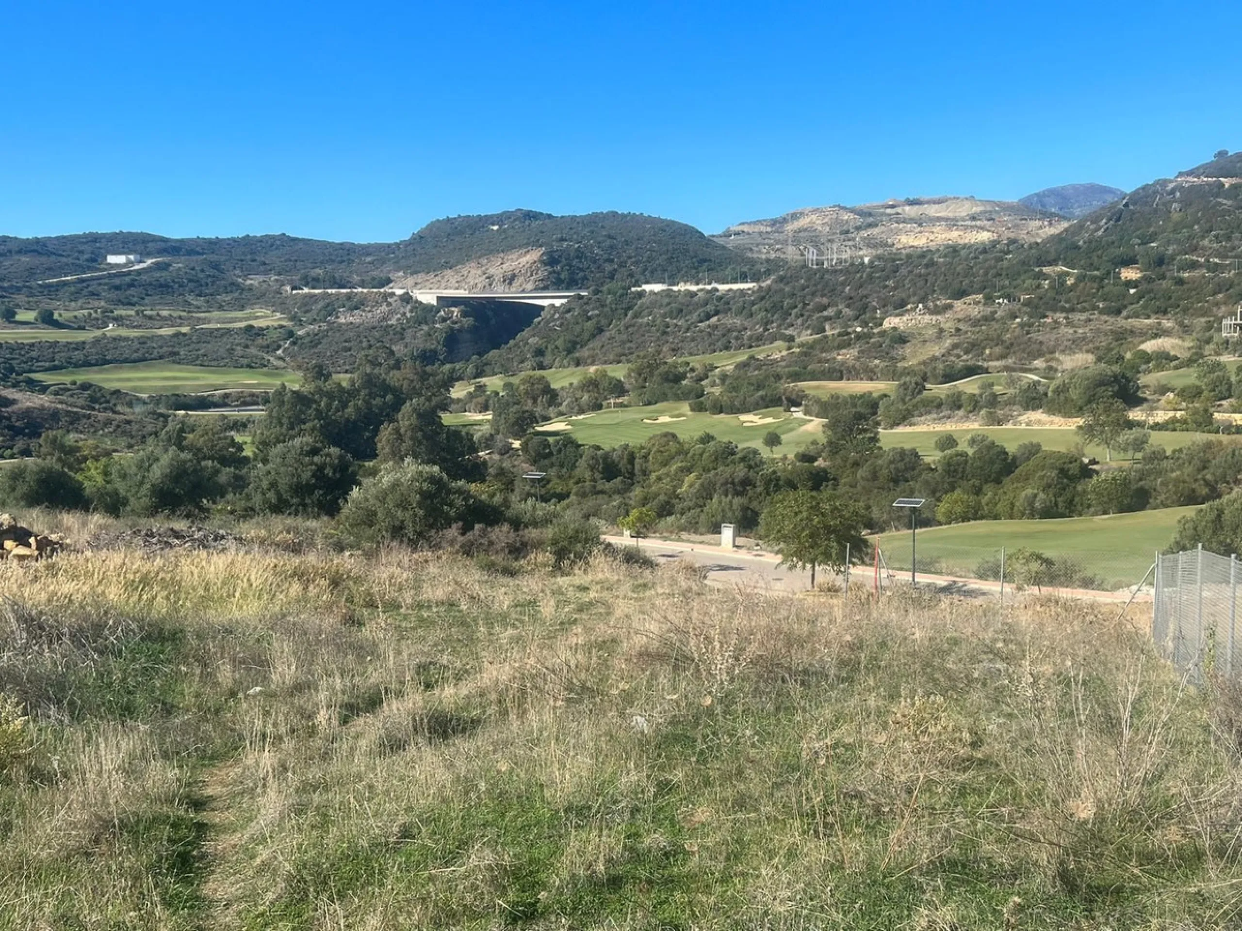 Plot - Residential Plot в продаже в Estepona, Málaga. Площадь участка 895 м²