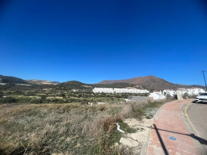 Plot - Residential Plot в продаже в Estepona, Málaga. Площадь участка 895 м²