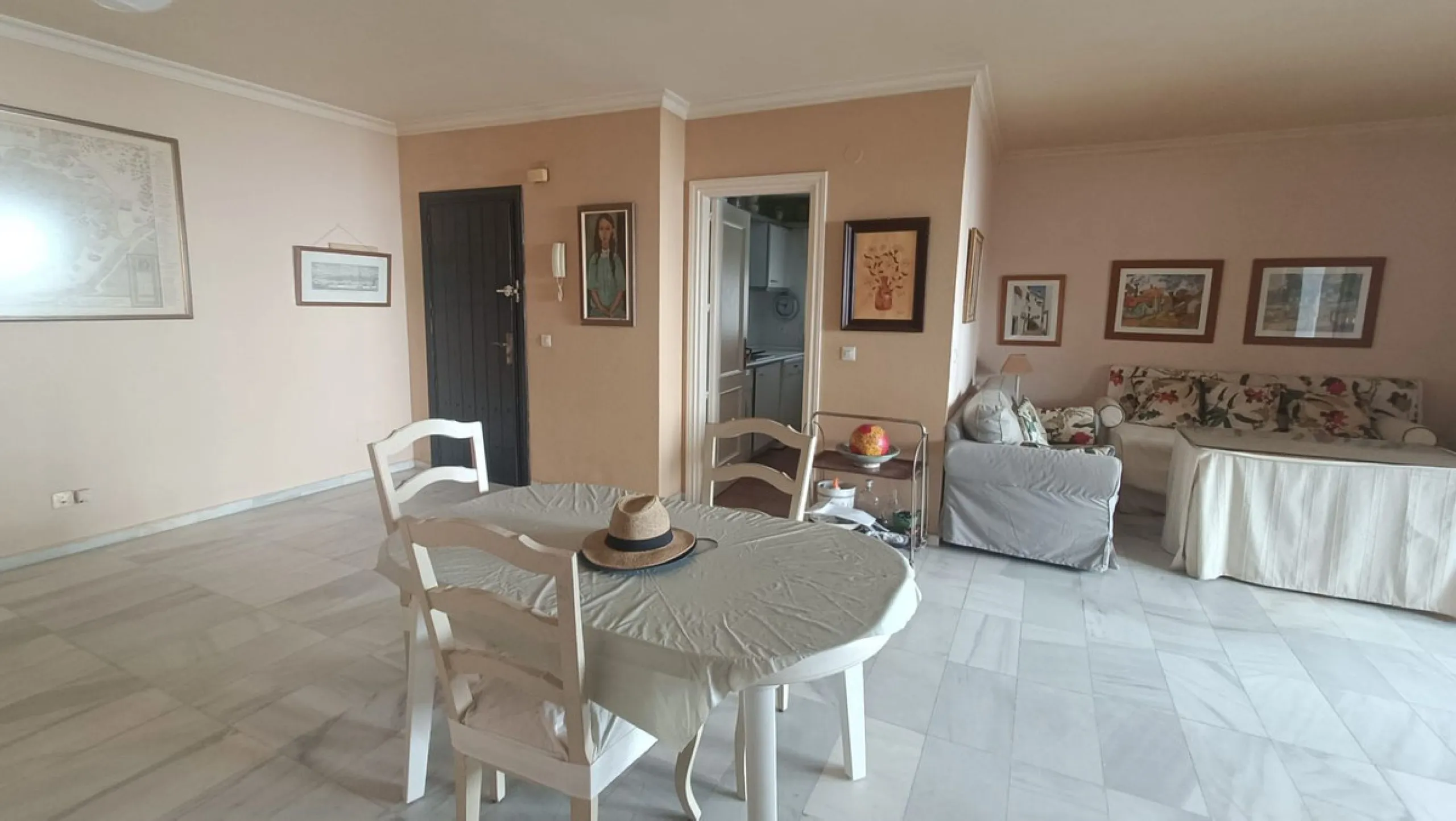 Apartment - Middle Floor Apartment в продаже в Marbella, Málaga. В доме 2 спален и 2 ванных комнат. Площадь дома 124 м²