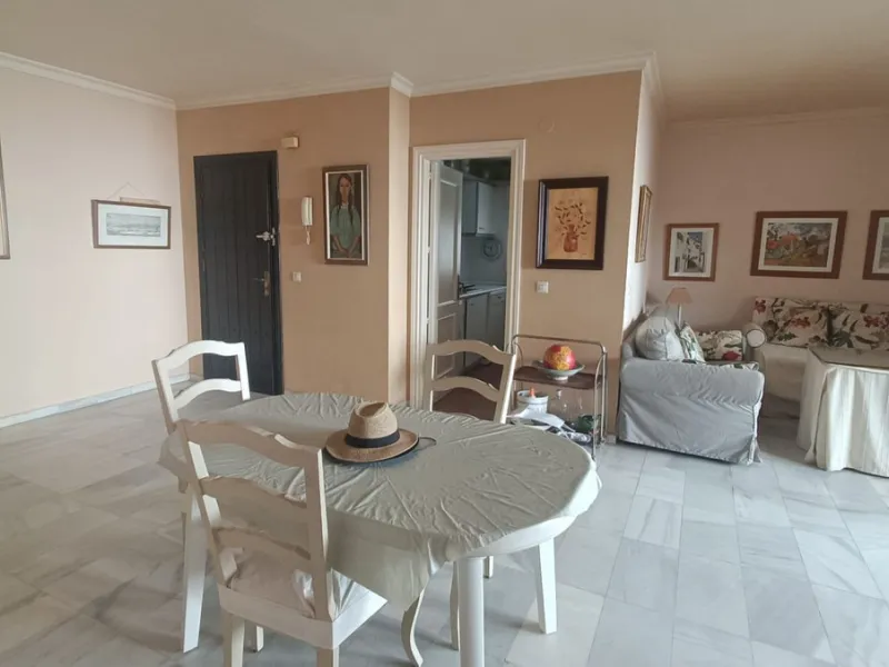 Apartment - Middle Floor Apartment в продаже в Marbella, Málaga. В доме 2 спален и 2 ванных комнат. Площадь дома 124 м²