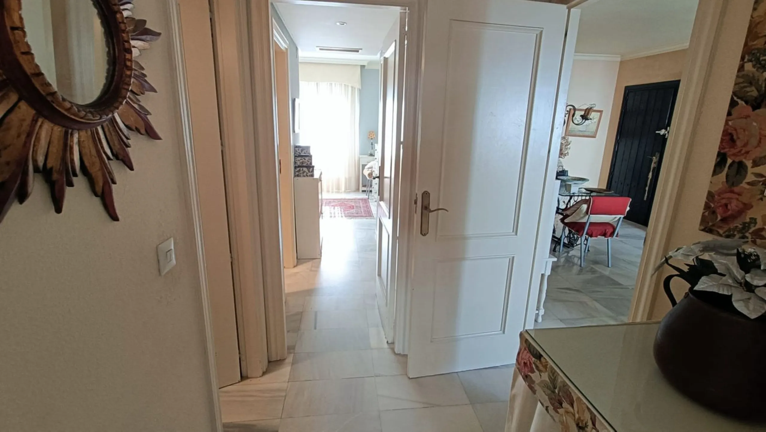 Apartment - Middle Floor Apartment в продаже в Marbella, Málaga. В доме 2 спален и 2 ванных комнат. Площадь дома 124 м²