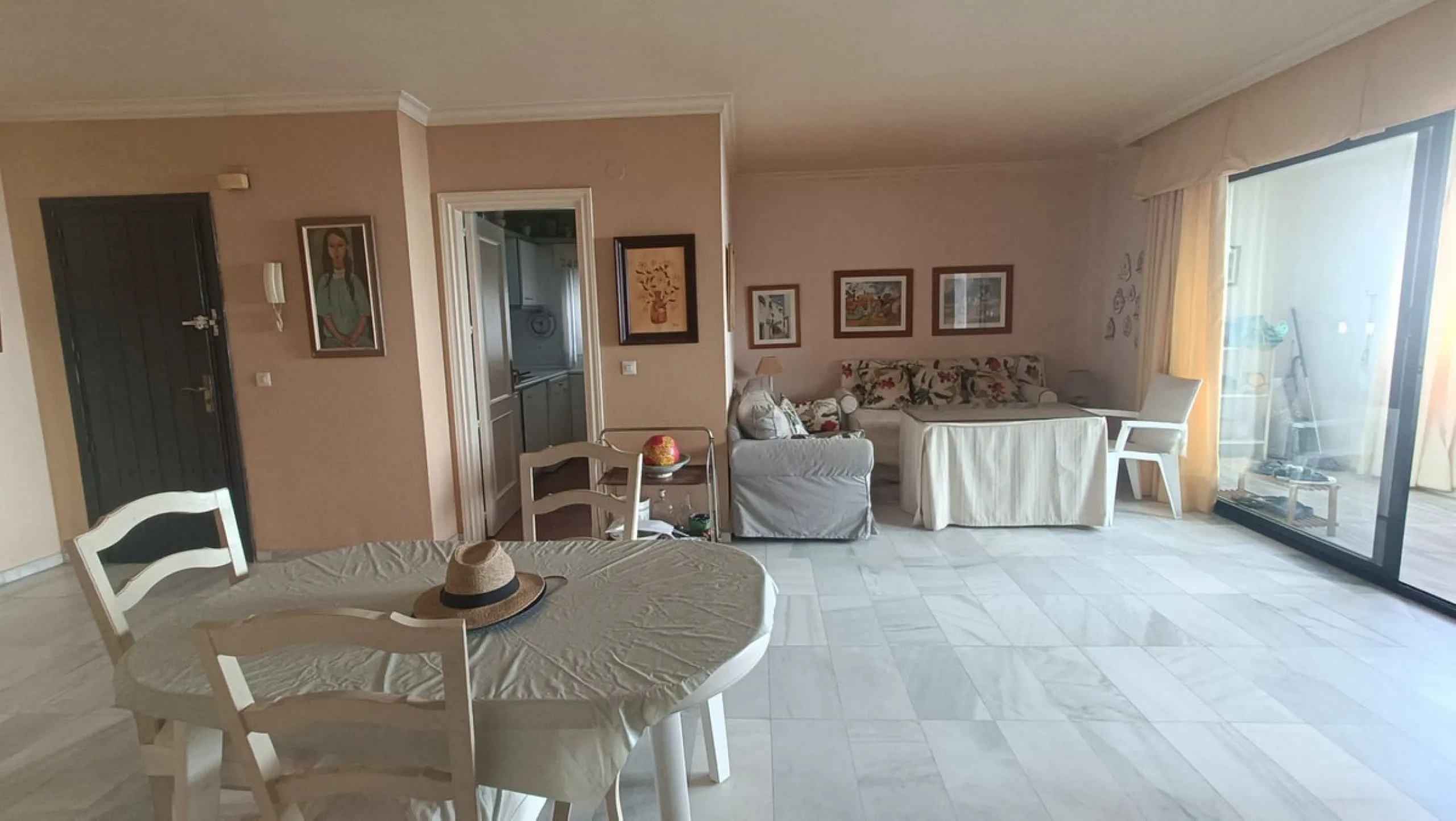 Apartment - Middle Floor Apartment в продаже в Marbella, Málaga. В доме 2 спален и 2 ванных комнат. Площадь дома 124 м²