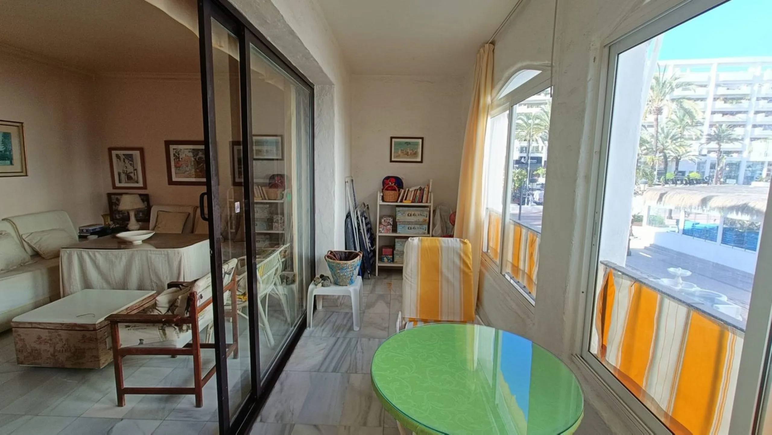 Apartment - Middle Floor Apartment в продаже в Marbella, Málaga. В доме 2 спален и 2 ванных комнат. Площадь дома 124 м²
