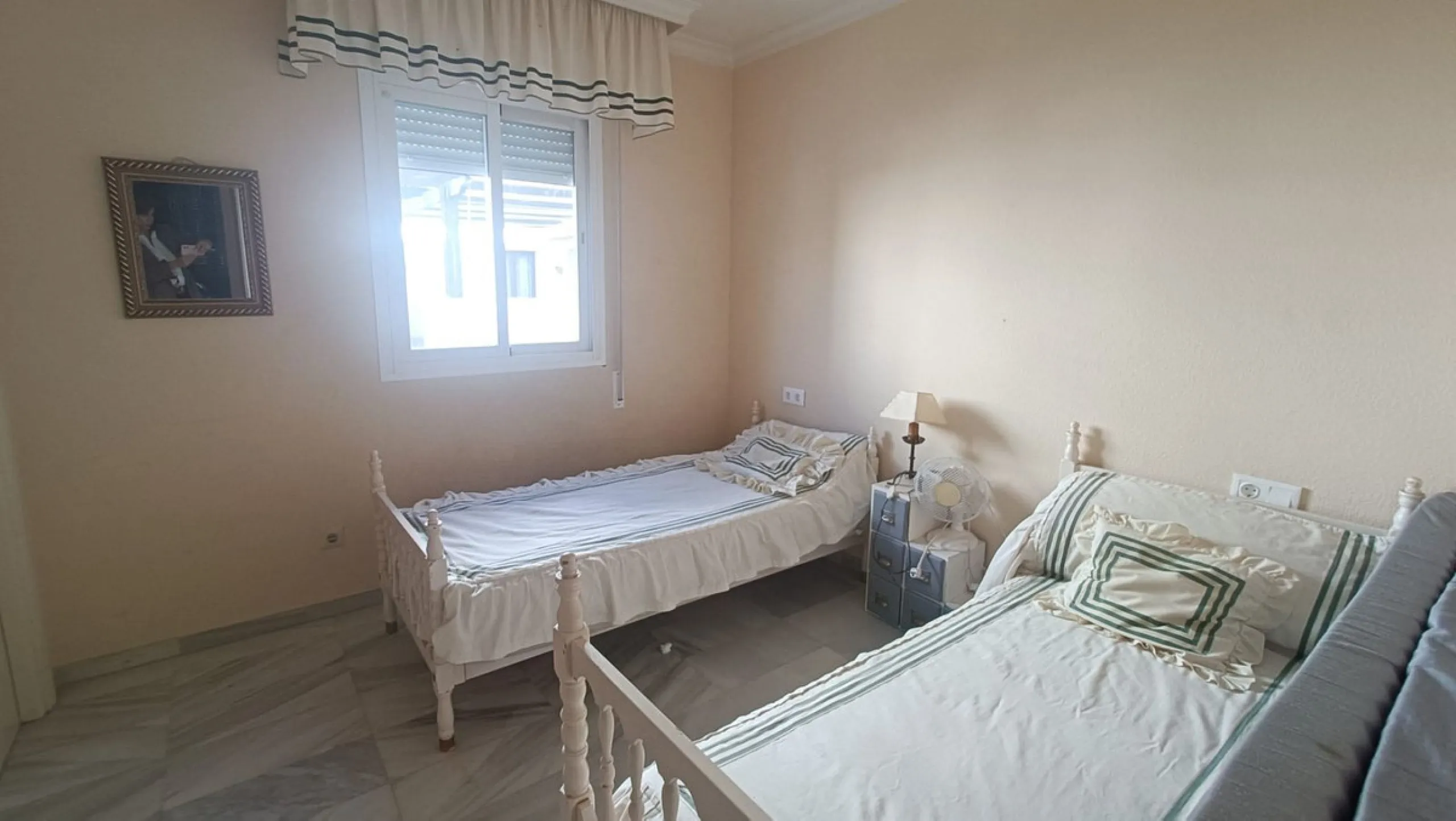 Apartment - Middle Floor Apartment в продаже в Marbella, Málaga. В доме 2 спален и 2 ванных комнат. Площадь дома 124 м²