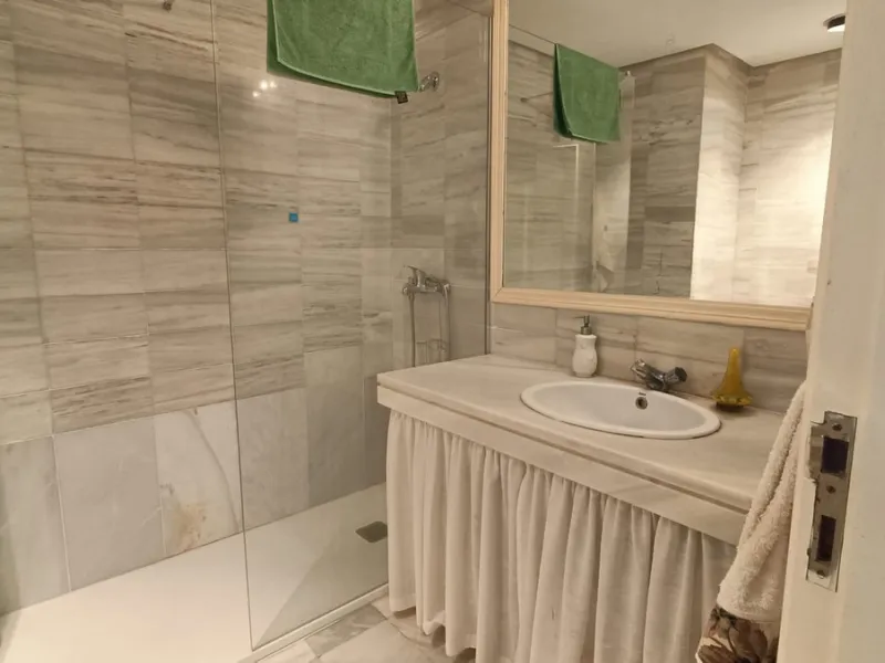 Apartment - Middle Floor Apartment в продаже в Marbella, Málaga. В доме 2 спален и 2 ванных комнат. Площадь дома 124 м²