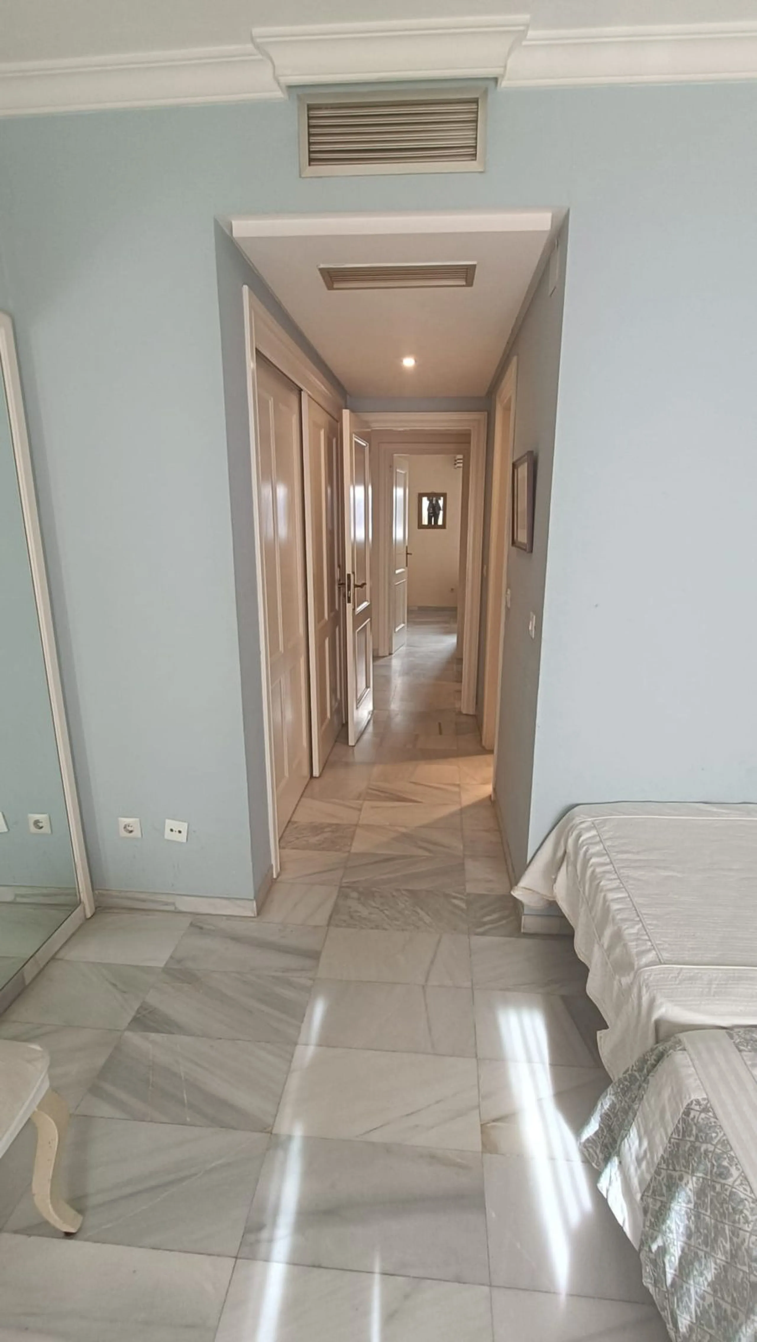 Apartment - Middle Floor Apartment в продаже в Marbella, Málaga. В доме 2 спален и 2 ванных комнат. Площадь дома 124 м²