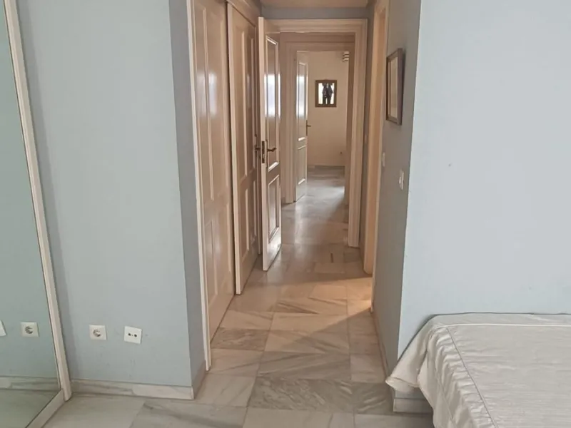 Apartment - Middle Floor Apartment в продаже в Marbella, Málaga. В доме 2 спален и 2 ванных комнат. Площадь дома 124 м²