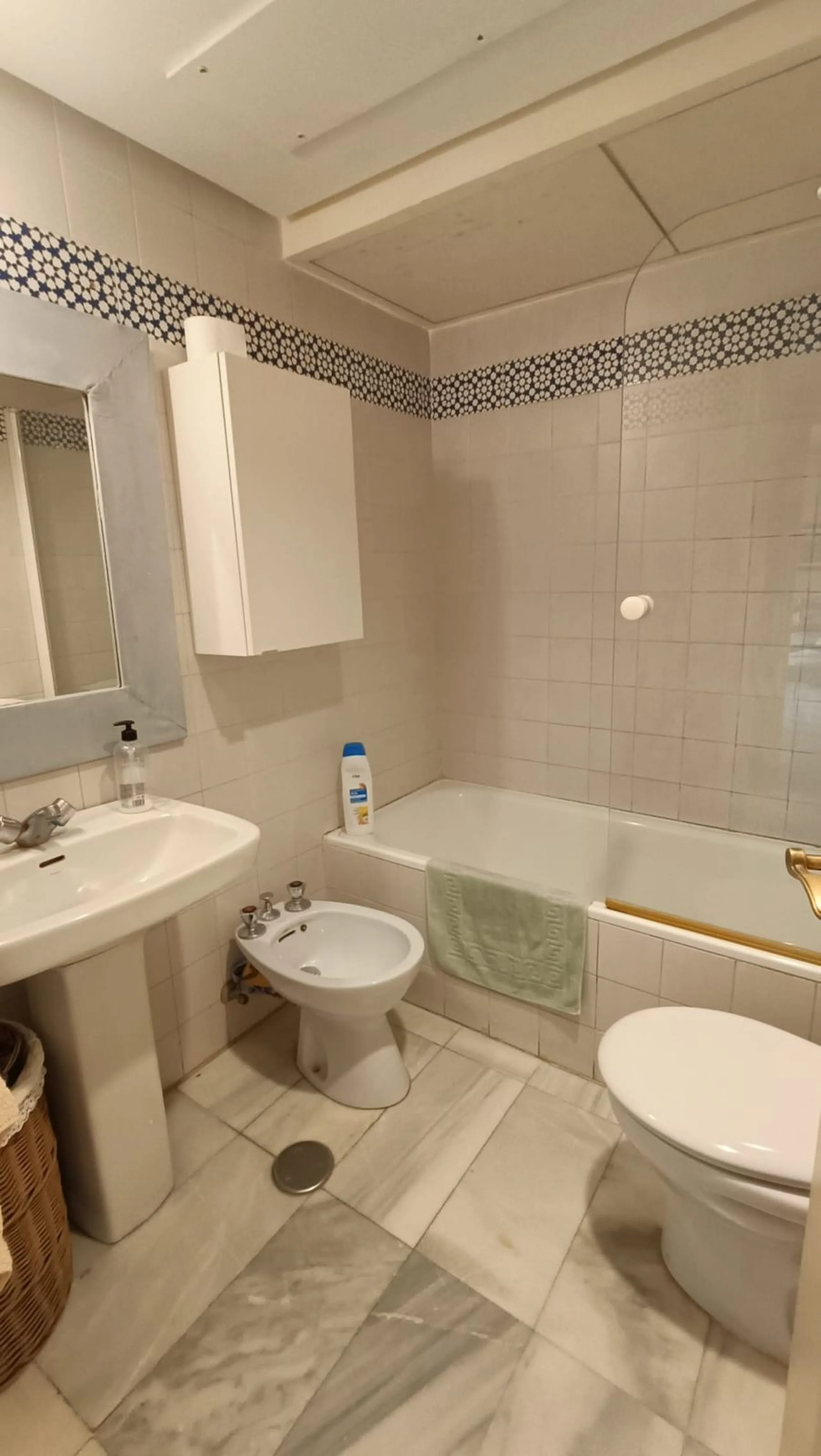 Apartment - Middle Floor Apartment в продаже в Marbella, Málaga. В доме 2 спален и 2 ванных комнат. Площадь дома 124 м²