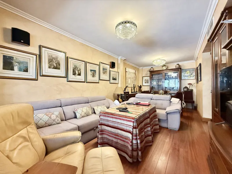 SEMI-DETACHED HOUSE IN CENTRAL ESTEPONA!